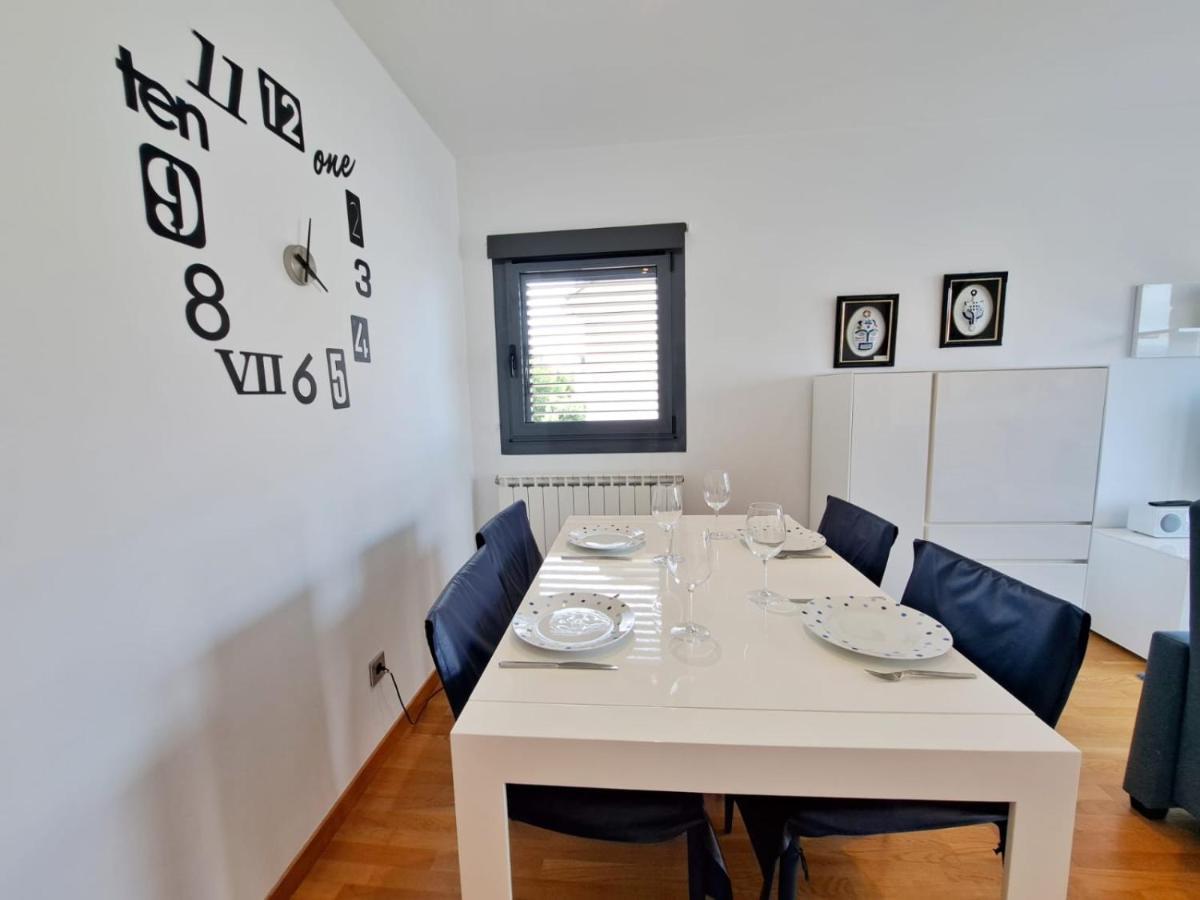 Apartamento Baiona, Playa Santa Marta, Piscina *